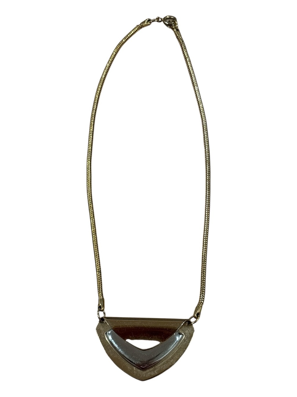 VTG 70s NAPIER GOLD TONE MODERNIST CHEVRON PENDANT SERPENTINE CHAIN NECKLACE